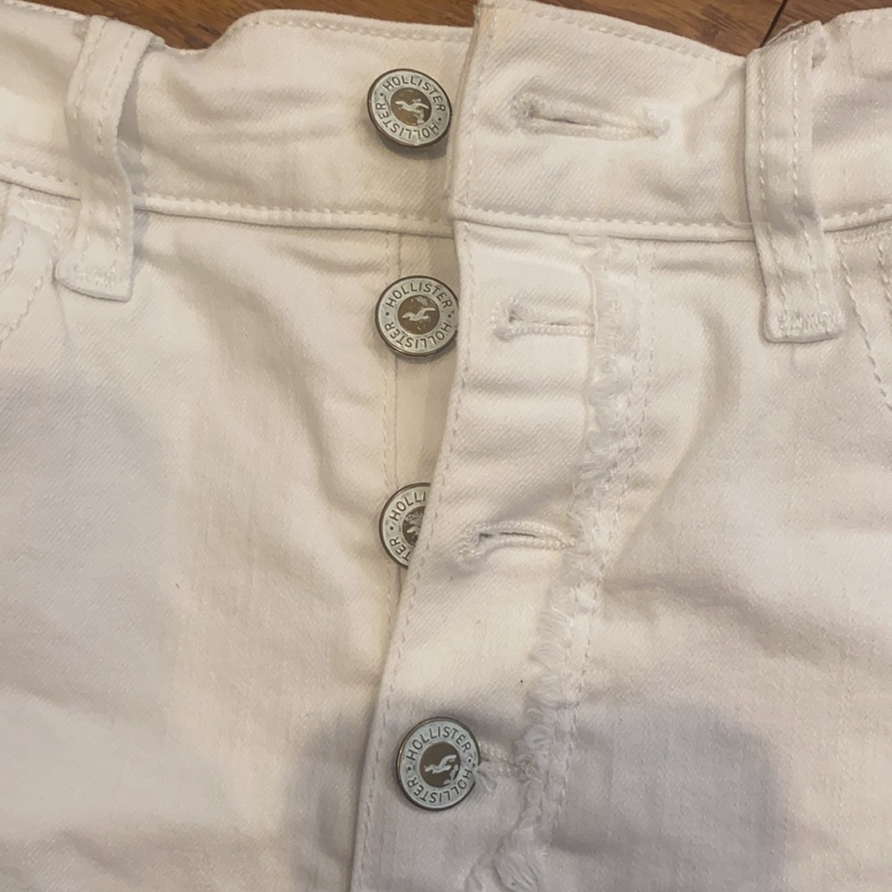 WHITE HOLLISTER HIGH RISE SHORTS - Picture 4 of 4